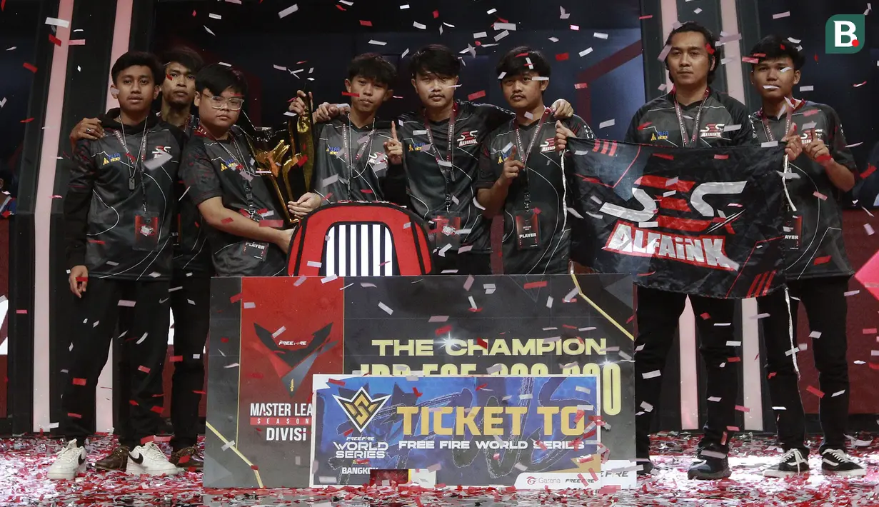 Permainan agresif SES Alfaink pada season kali ini membuat mereka berhak mendapatkan hadiah uang tunai sebesar 525 juta rupiah dan melaju ke Free Fire World Series 2022 yang akan digelar di Bangkok. (Bola.com/M Iqbal Ichsan)