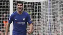 Striker Chelsea, Alvaro Morata, merayakan gol yang dicetaknya ke gawang Newcastle pada laga Premier League di Stadion Stamford Bridge, London, Sabtu (2/12/2017). Chelsea menang 3-1 atas Newcastle. (AFP/Daniel Leal-Olivas)