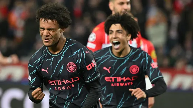Foto: Salut untuk Pep Guardiola yang Berani Turunkan Banyak Pemain Muda Ketimbang MU, Hamilton dan Bobb Langsung Moncer