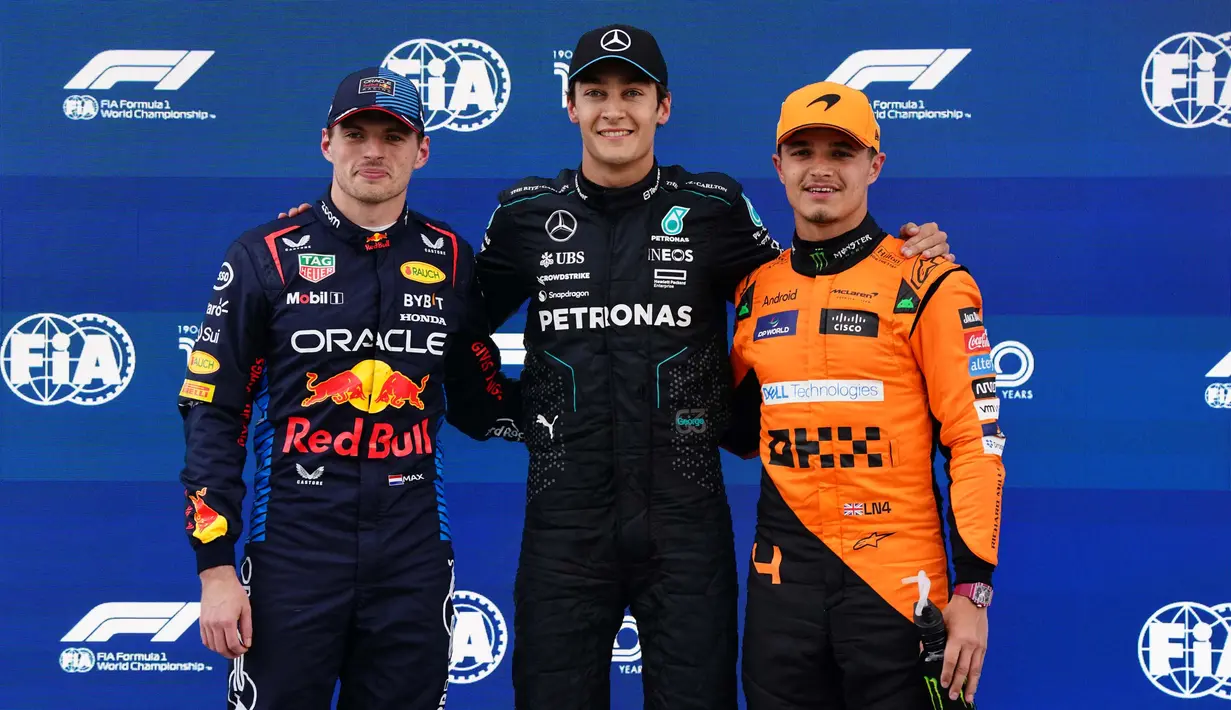 Pembalap asal Inggris, George Russell (tengah) berhasil meraih pole position dalam Formula 1 GP Kanada 2024. (Shawn Thew/AFP)