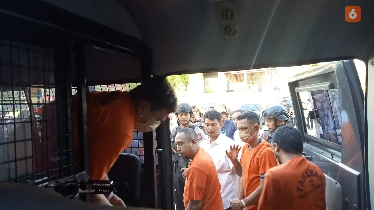 para tersangka kejahatan seksual terhadap anak di Parimo