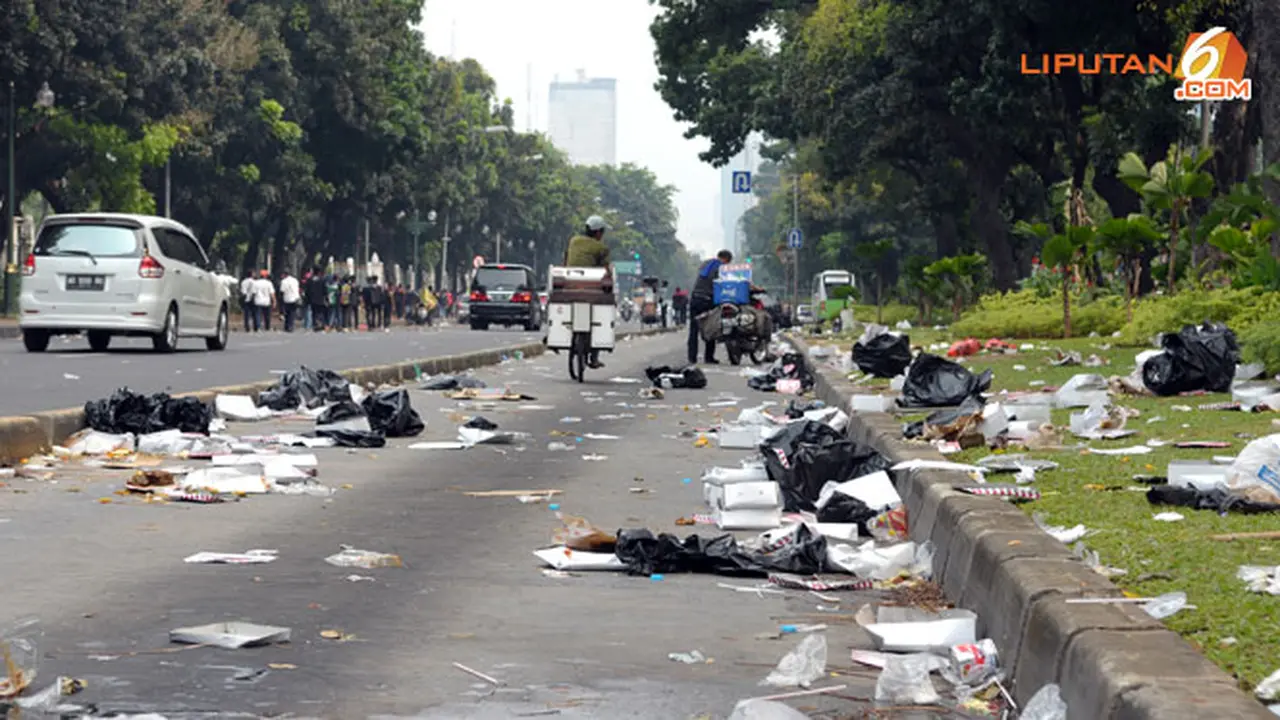 demonstran-sampah-130905c.jpg