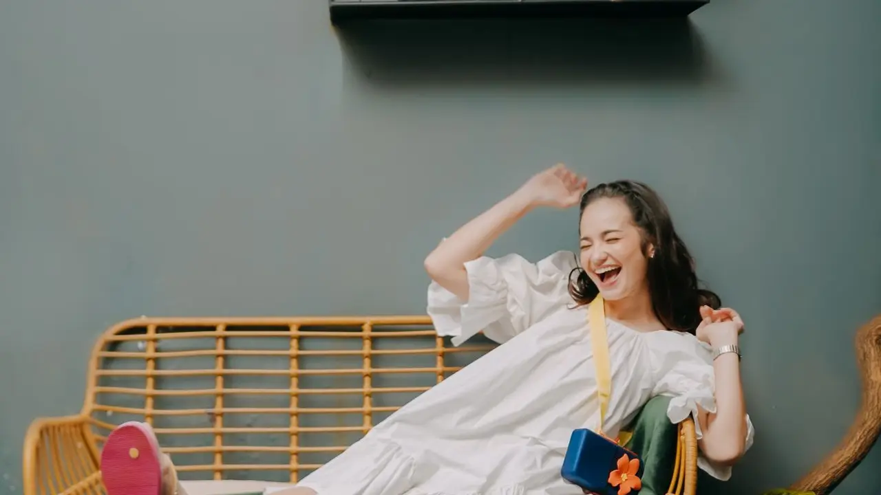 Intip OOTD Kasual Nan Menawan Enzy Storia Untuk Referensi Liburan-Mu
