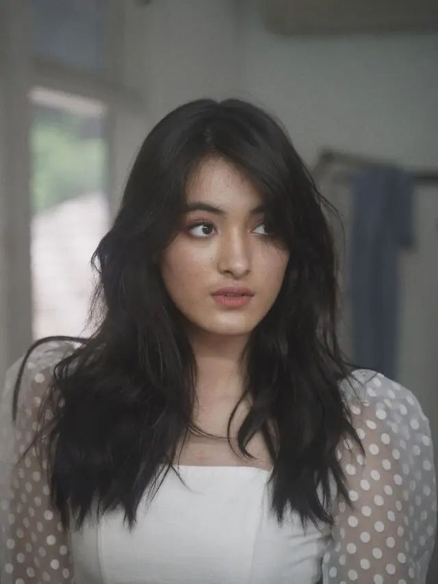 7 Pesona Mawar de Jongh, Pemeran Kartika Dewasa di Miracle in Cell No.7 Indonesia