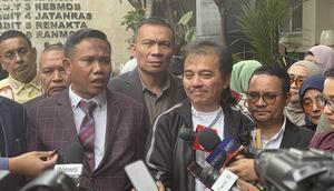 Roy Suryo didampingi kuasa hukumnya Ahmad Khozinudin (Ady Anugrahadi/Liputan6.com)
