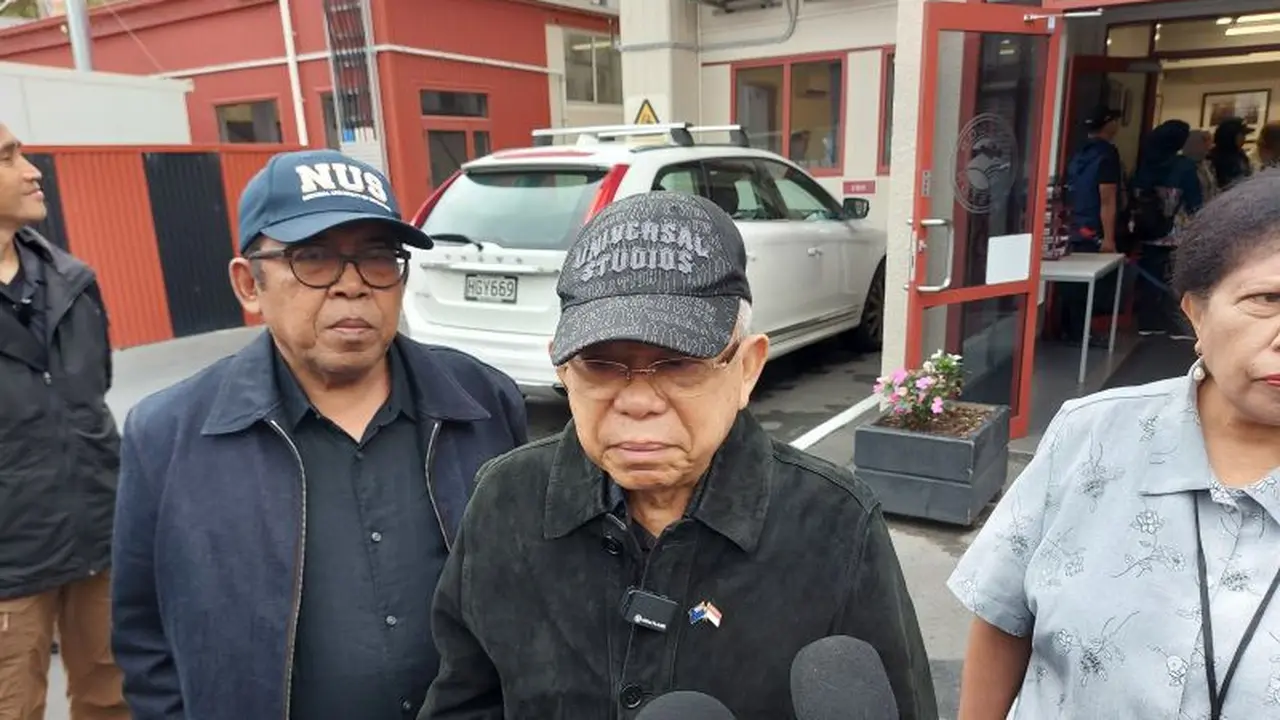 Wakil Presiden Ma'ruf Amin saat menyampaikan keterangan usai meninjau proses penyembelihan hewan bersertifikasi halal di perusahaan ekspor daging Taylor Preston, Selandia Baru