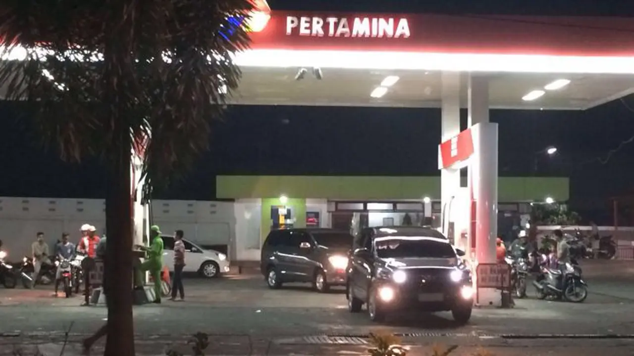 Pelayanan di salah satu SPBU Pertamina di Padang normal.