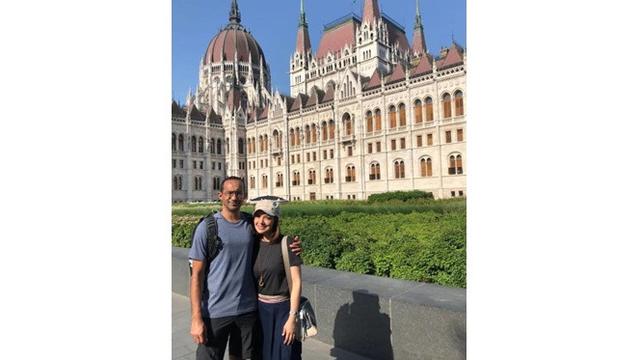 Jarang Terekspos, Ini 6 Momen Mesra Najwa Shihab Bareng Suami