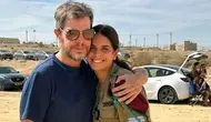 Presenter TV Israel Shai Golden (kiri) Kerap Hina Palestina, Kini Minta Ampun Setelah Keluarganya Diteror Warganet Indonesia. foto; Instagram @shaigoldenofficial