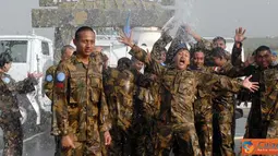 Citizen6, Lebanon: Seluruh prajurit yang naik pangkat mengikuti tradisi kenaikan pangkat “Pesta Air” sebagai wujud rasa bersyukur dan pembersihan diri untuk menyandang pangkat baru. (Pengirim: Badarudin Bakri Badar)