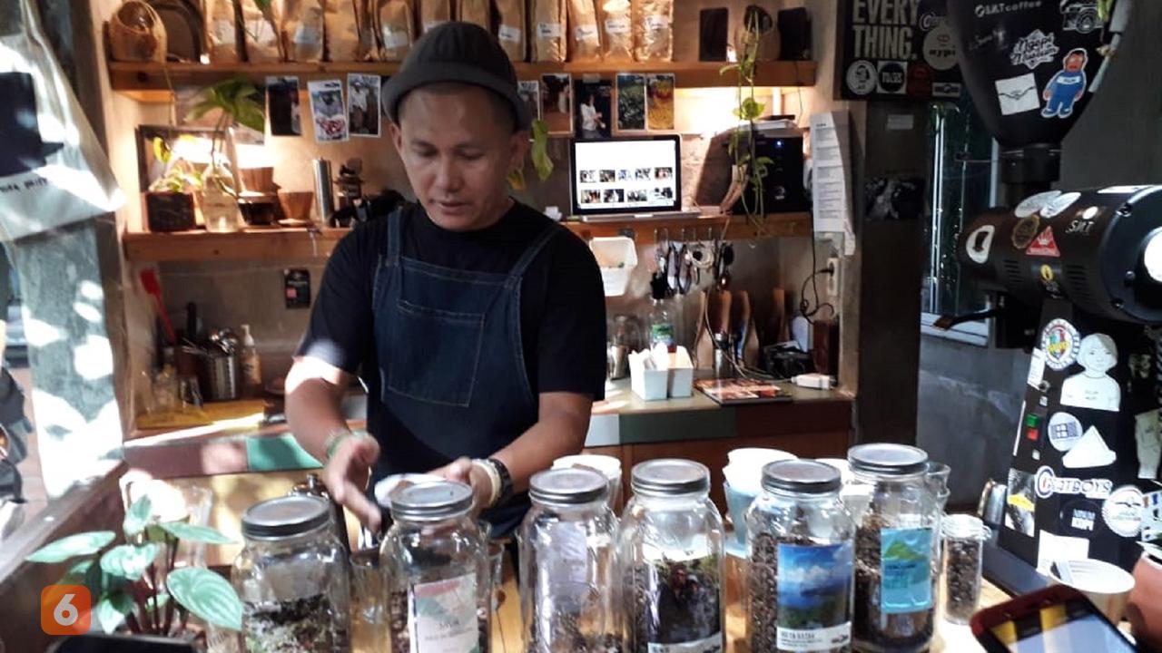 Pepek, pemilik Klinik Kopi