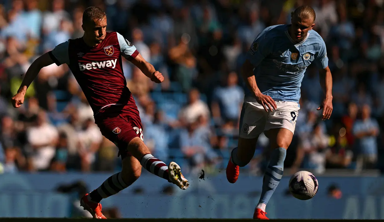 Berkat hasil ini, Man City sukses mengakhiri musim dengan duduk di singgasana juara berkat perolehan poin 91. (Oli SCARFF / AFP)