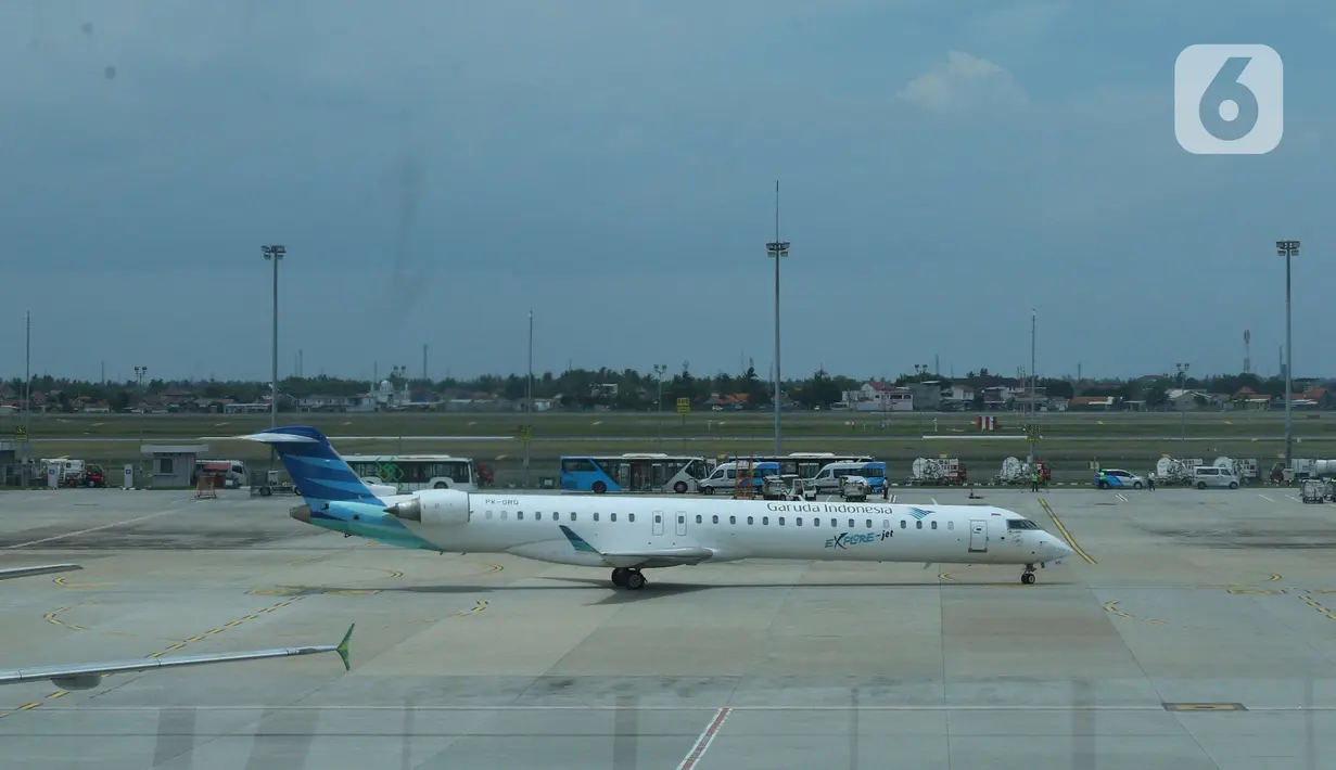 Pesawat Garuda terparkir di landasan pacu Terminal 3, Bandara Soekarno Hatta, Banten, Rabu (17/11/2021). Maskapai Garuda Indonesia akan menutup 97 rute penerbangannya secara bertahap hingga 2022 mendatang bersamaan dengan proses restrukturisasi yang tengah dilakukan. (Liputan6.com/Angga Yuniar)