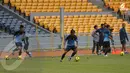 Pencetak dua gol ke gawang Kyrgyzstan Zulham Malik Zamrun (depan) juga dipersiapkan pelatih Jacksen F Tiago untuk mengisi lini depan Timnas Indonesia (Liputan6.com/ Helmi Fithriansyah)