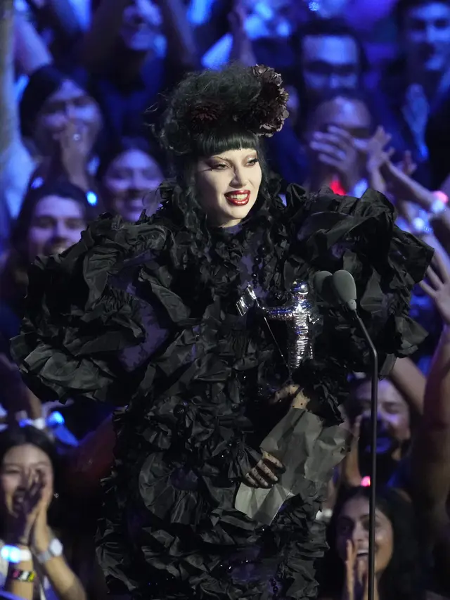 Tampilan Dramatis Lady Gaga di MTV VMA 2025, Bergaya Horor Romantis dengan Bleached Brow