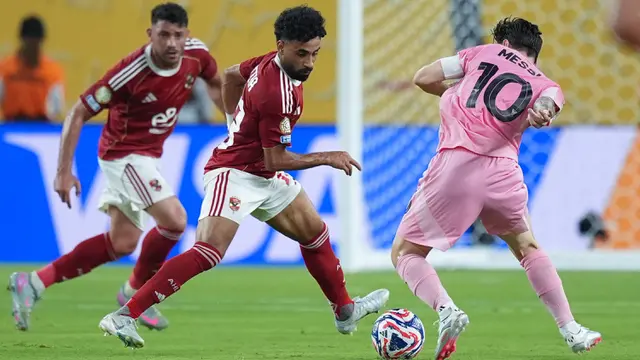 Foto: Melihat Lionel Messi Tak Berkutik Dijaga Ketat Bek Al Ahly