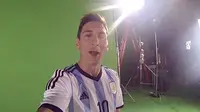 [VIDEO] Messi Rekam Aksi Juggling dengan Kamera di Kepala