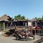 Belasan rumah dilalap si jago merah dalam peristiwa kebakaran yang terjadi Gampong Ujung, Kecamatan Singkil, Kabupaten Aceh Singkil, Kamis (20/2/2020) (Liputan6.com/Rino Abonita)