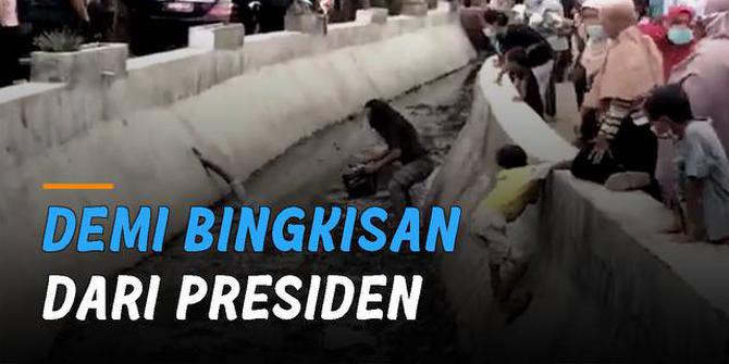 VIDEO: Demi Dapatkan Bingkisan Dari Presiden, Warga Rela Masuk Selokan Kotor