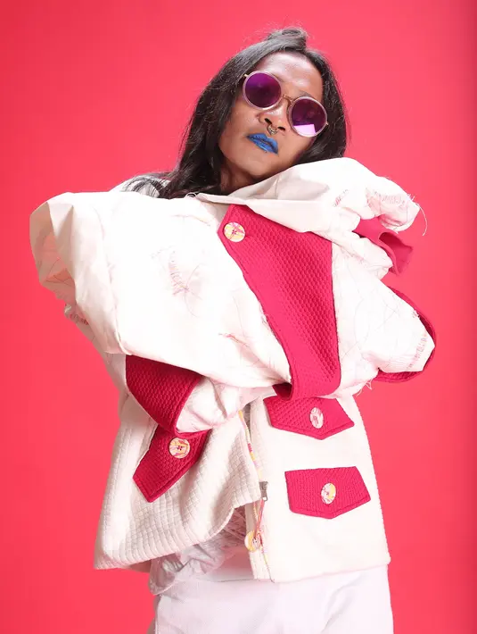 Sebuah apartemen di Kalibata City akan diberikan Aming pada Evelyn. Selain itu, pemeran dan komedian itu juga akan memberikan biaya pasca cerai sebesar Rp 8 juta selama tiga bulan. (Bambang E. Ros/Bintang.com)