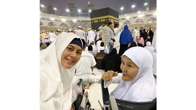 6 Momen Baim Wong dan Paula Verhoeven Lakukan Umrah Bersama, Sempat Diteriaki Fans