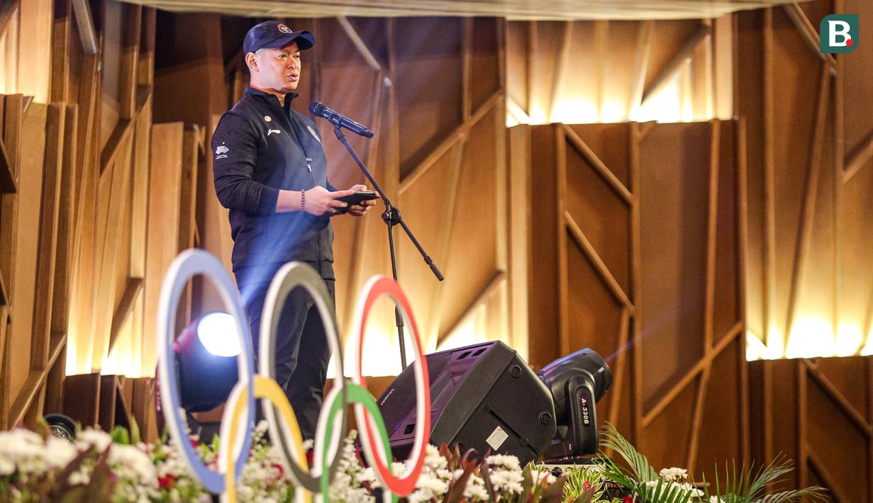 <p>Ketua NOC, Raja Sapta Oktohari memberikan sambutan saat pengukuhan Tim Indonesia untuk Asian Games 2022 Hangzhou di Auditorium Kementerian PUPR, Jakarta, Selasa (19/09/2023). (Bola.com/Bagaskara Lazuardi)</p>