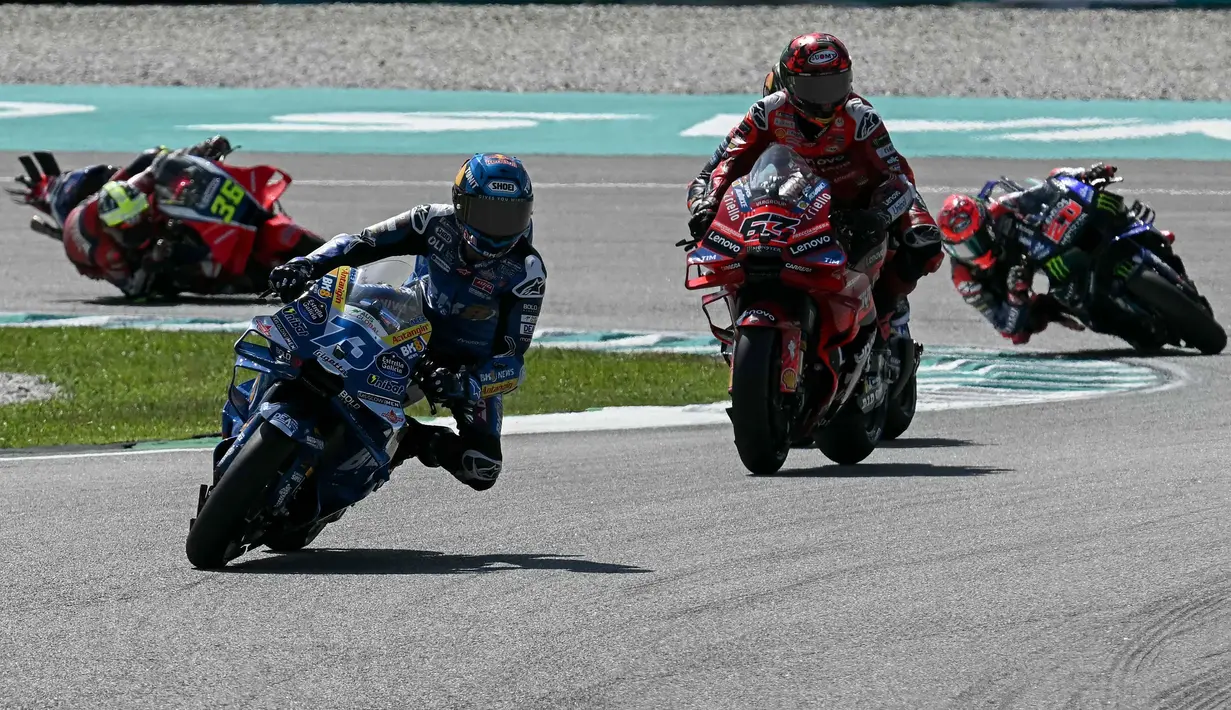 Keberhasilan ini melengkapi pencapaian Alex Marquez yang sebelumnya resmi mengamankan posisi runner-up klasemen akhir MotoGP 2025 setelah finis kedua pada sesi Sprint Race MotoGP Malaysia 2025, Sabtu (25/10/2025). Tambahan 12 poin dari sprint race memastikan posisinya tidak lagi terkejar di peringkat dua klasemen. (Lillian SUWANRUMPHA/AFP)
