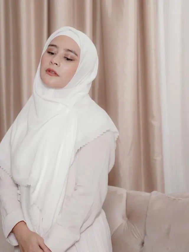 7 Pesona Prilly Latuconsina saat Tampil Berhijab, Curi Perhatian