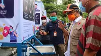Balai Latihan Kerja (BLK) Samarinda memberikan bantuan Alat Pelindung Diri (APD) kepada masyarakat Kota Samarinda, Kalimantan Timur. (Dok Kemnaker)