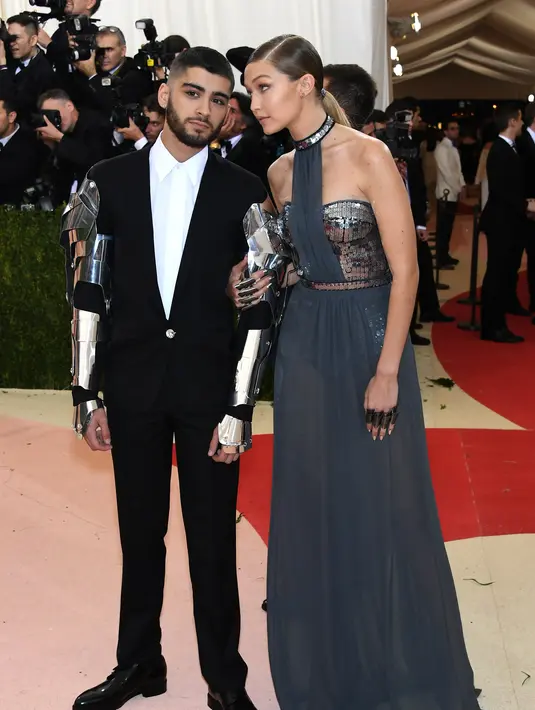 Meskipun hubungannya kerap diberitakan miring, namun nyatanya Zayn Malik dan Gigi Hadid masih saling mesra. Bahkan, keduanya juga makin harmonis dan intim. (AFP/Bintang.com)