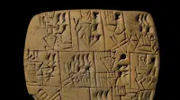Melalui catatan lempeng tanah liat yang ditemukan di kota kuno, Uruk di Irak para pekerja di era Mesopotamia dibayar menggunakan bir. Foto : British Museum