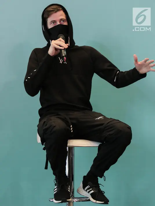 DJ Alan Walker saat konferensi pers Spotify on Stage di Jakarta, Jumat (12/10). DJ Alan Walker akan tampil pada acara yang bertajuk ‘Spotify on Stage’ di JIEXPO, Kemayoran Jumat (12/10) malam nanti.  (Liputan6.com/Faizal Fanani)