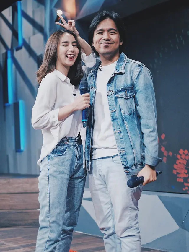 6 Potret Joshua Suherman dan Clairine Clay Pakai Baju Kembar, Pasangan Kompak
