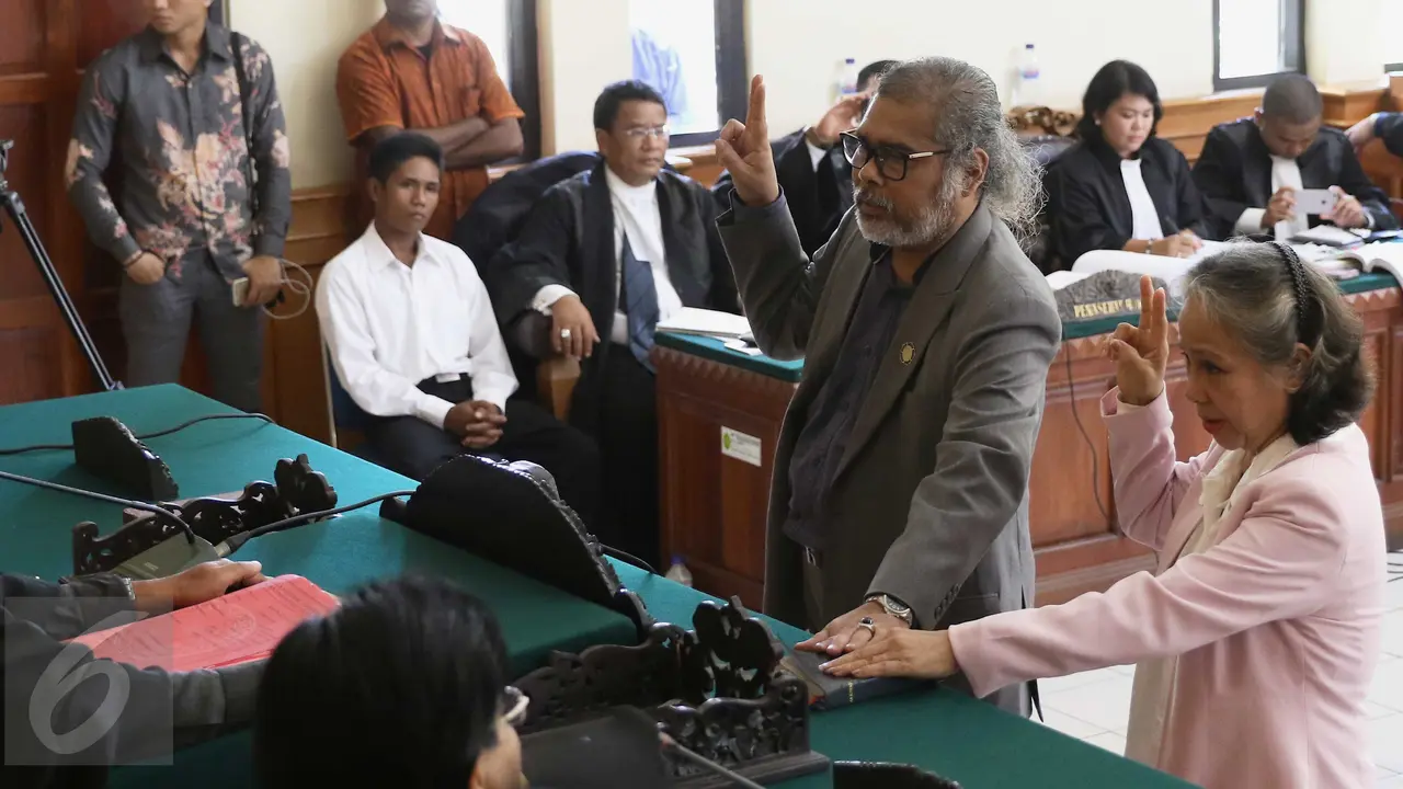 20160112-Muka Sinis Arist Merdeka Sirait saat Menjadi Saksi Kasus Angeline