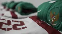 Tidak hanya jersey utama, baju ganti pemain juga telah dipersiapakan agar setelah pertandingan bisa langsung digunakan oleh para pemain. (Bola.com/Vitalis Yogi Trisna)