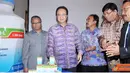 Citizen6, Makassar: MKP Sharif C Sutardjo di dampingi wakil Gubernur Makassar, Dirjen Budidaya, Kepala Balitbang KP dan Sugeng Pujiono GM Caprifarmindo, melaunching vaksin ikan aeromonas. (Pengirim: Efrimal Bahri).