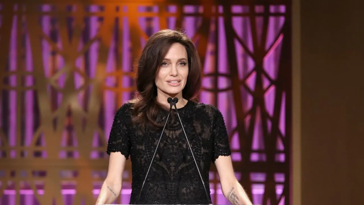 [Bintang] Angelina Jolie