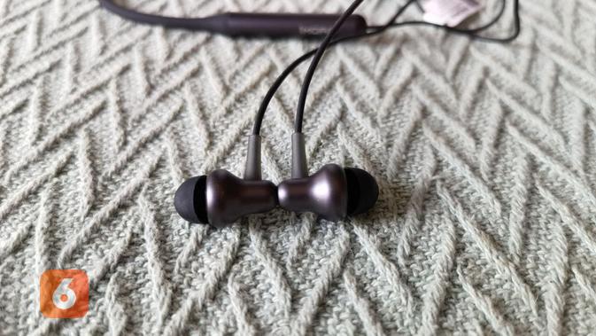Magnetic earbuds pada 1More Stylish BT Pro Headphone (Liputan6.com/ Agustin Setyo W)