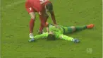 Kiper FC Augsburg, Marwin Hitz pingsan kala bertabrakan dengan Vedad Ibisevic, striker Hertha Berlin pada lanjutan Bundesliga pekan ini. Namun ia sadar dan mampu melanjutkan pertandingan.