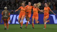 Para pemain Belanda merayakan keberhasilan menembus perempat final Piala Dunia Wanita 2019. (AFP/Loic Venance)