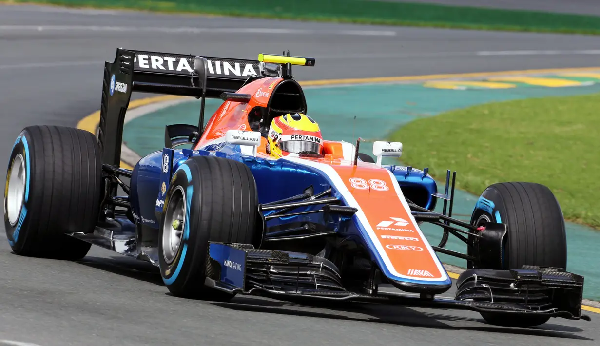 Aksi Rio Haryanto di kokpit MRT05 saat latihan bebas perdana F1 GP Australia di Sirkuit Albert Park, Australia, Jumat (18/3/2016). (Bola.com/Manor Racing)