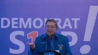 Ketua Umum Partai Demokrat Susilo Bambang Yudhoyono (SBY) saat membuka Pembekalan Caleg Partai Demokrat di Jakarta, Sabtu (10/11). SBY mengajak seluruh komponen bangsa dan para elite politik untuk mencegah politik identitas. (Liputan6.com/Faizal Fanani)