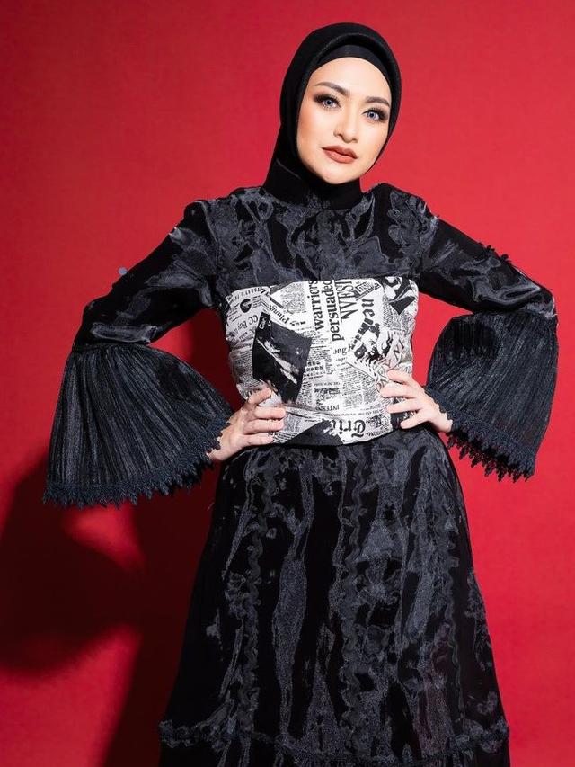 Potret Nathalie Holscher saat berhijab (Instagram/@nathalieholscher)