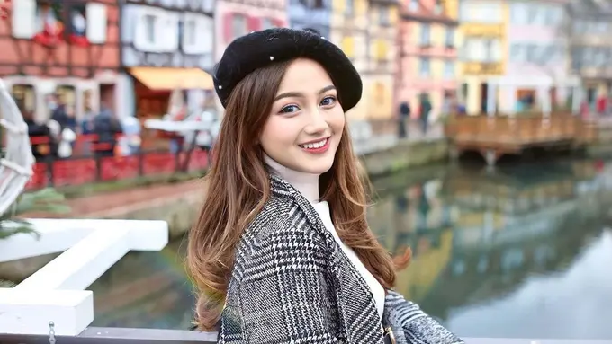 Gaya Nanda Arsyinta Kenakan Berbagai Jenis Topi, Mulai dari Kupluk hingga Baret