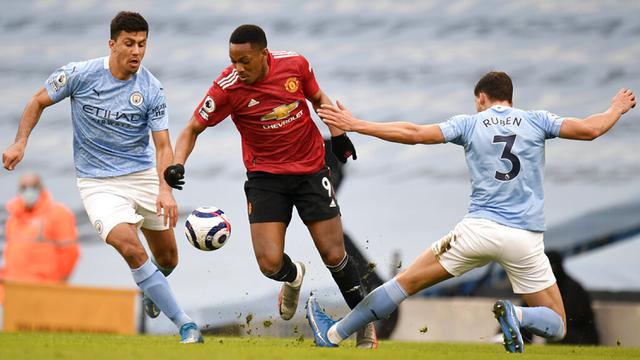 FOTO: MU Permalukan Manchester City di Etihad Stadium