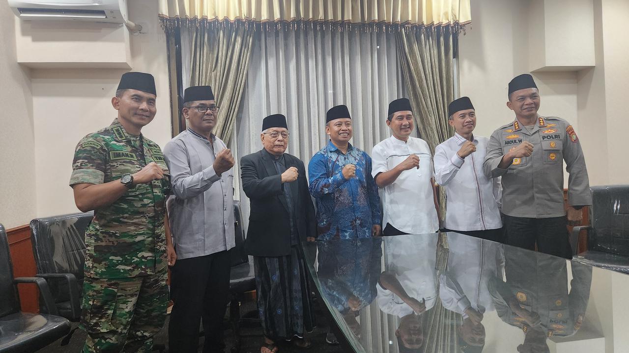 Forkopimda Kota Depok usai melakukan rapat bersama membahas kondusifitas Kota Depok selama Ramadhan 1446 H. (Liputan6.com/Dicky Agung Prihanto)