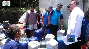 Jika tidak ada bantuan air bersih, warga terpaksa membeli dari pedagang air keliling.