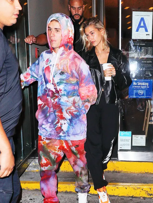 Lewat akun Twitternya, Hailey menuliskan bahwa ia belum menikah oleh Justin. Namun kini cuitan tersebut pun sudah dihapusnya. (SPLASHNEWS.COM/HollywoodLife)