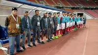 Pelatih timnas Indonesia U-16 bersama para stafnya pada laga Grup G kualifikasi Piala Asia U-16 2018. (dokumentasi PSSI)
