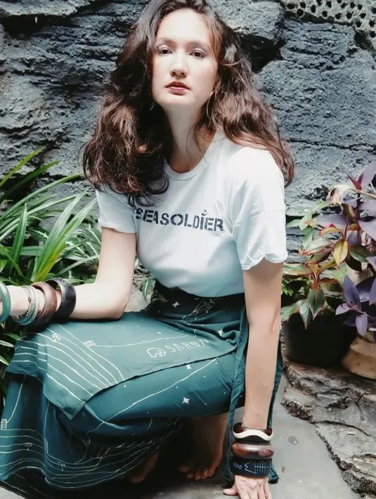 Penampilan istri Dimas Anggara yang semakin kece pun tak luput dari sorotan.  [Foto:IG/nadinelist].